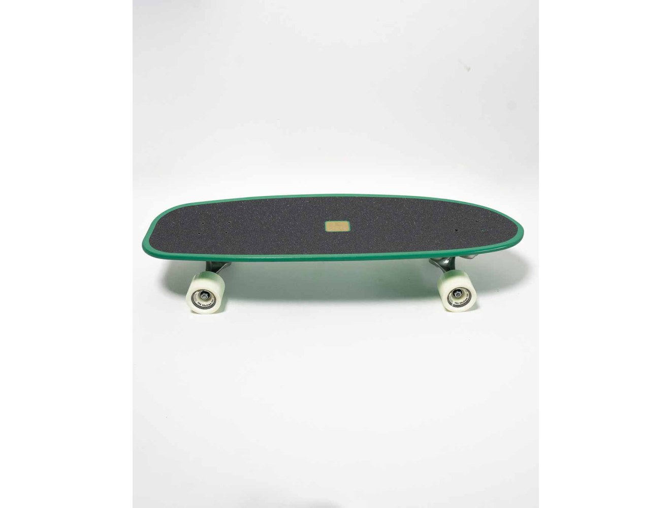 Vista lateral de Surfskate YOW Chiba 30" Summer Completo