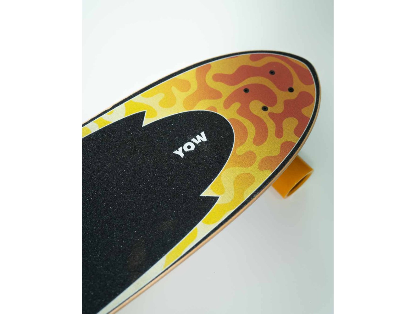 Vista lateral de Surfskate YOW Huntington 30" Grom Series Completo