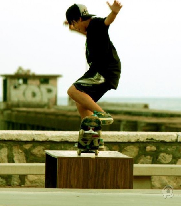 Nahuel César (Chamaquito) patinando