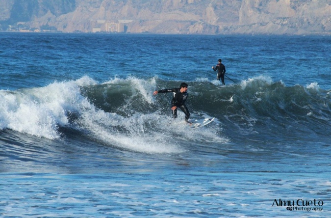 Olas en la playa de El Zapillo, Almería capital
