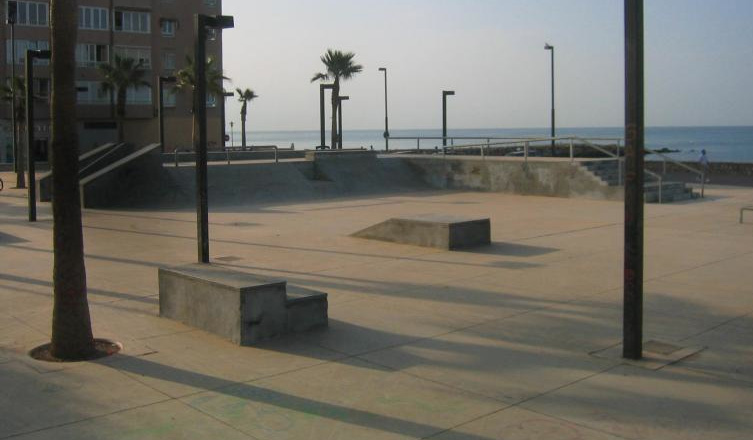 Skatepark de las Almadrabillas junto al paseo marítimo de Almería
